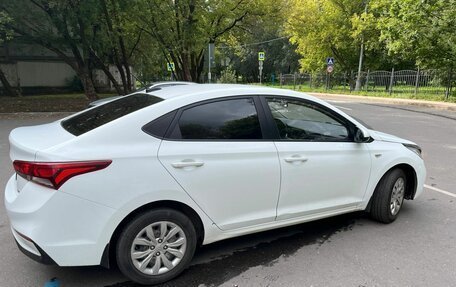 Hyundai Solaris II рестайлинг, 2017 год, 1 200 000 рублей, 3 фотография