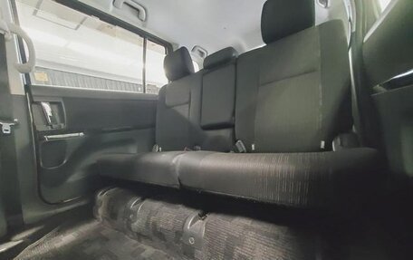 Toyota ISis I, 2011 год, 1 043 000 рублей, 8 фотография