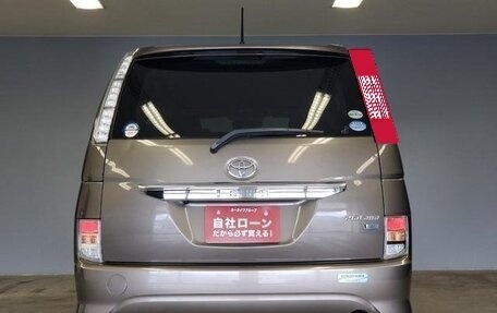 Toyota ISis I, 2011 год, 1 043 000 рублей, 2 фотография