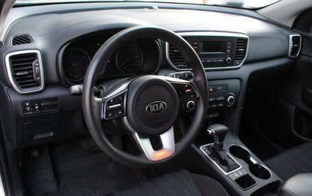 KIA Sportage IV рестайлинг, 2018 год, 1 990 000 рублей, 6 фотография
