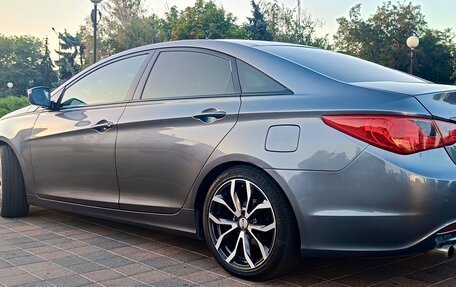 Hyundai Sonata VI, 2011 год, 1 390 000 рублей, 21 фотография