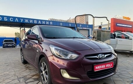 Hyundai Solaris II рестайлинг, 2011 год, 749 999 рублей, 1 фотография