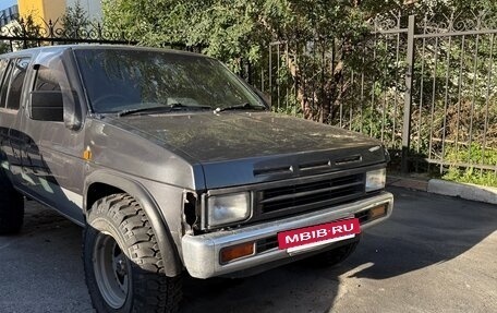 Nissan Terrano II рестайлинг, 1993 год, 510 000 рублей, 3 фотография