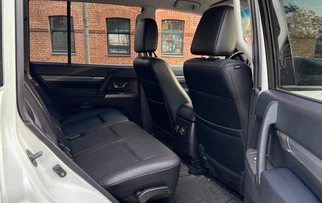 Mitsubishi Pajero IV, 2011 год, 2 690 000 рублей, 10 фотография