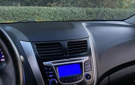 Hyundai Solaris II рестайлинг, 2011 год, 749 999 рублей, 24 фотография