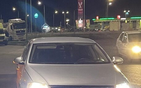 Volkswagen Passat B6, 2006 год, 590 000 рублей, 10 фотография