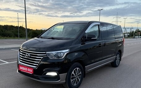 Hyundai Grand Starex Grand Starex I рестайлинг 2, 2019 год, 2 880 000 рублей, 3 фотография