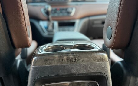Hyundai Grand Starex Grand Starex I рестайлинг 2, 2019 год, 2 880 000 рублей, 15 фотография