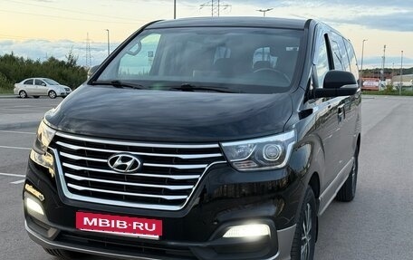 Hyundai Grand Starex Grand Starex I рестайлинг 2, 2019 год, 2 880 000 рублей, 2 фотография