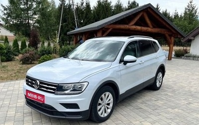 Volkswagen Tiguan II, 2019 год, 2 100 000 рублей, 1 фотография
