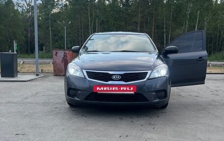 KIA cee'd I рестайлинг, 2010 год, 400 000 рублей, 2 фотография