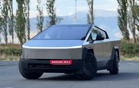 Tesla Cybertruck, 2024 год, 16 980 000 рублей, 3 фотография
