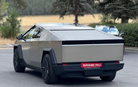 Tesla Cybertruck, 2024 год, 16 980 000 рублей, 5 фотография