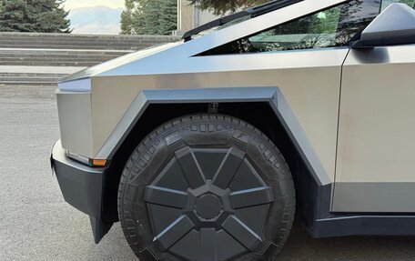 Tesla Cybertruck, 2024 год, 16 980 000 рублей, 6 фотография