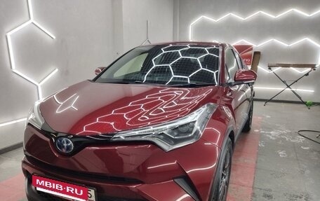 Toyota C-HR I рестайлинг, 2018 год, 2 149 000 рублей, 14 фотография