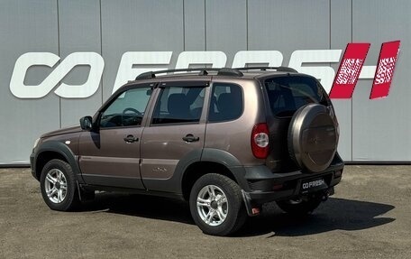 Chevrolet Niva I рестайлинг, 2018 год, 859 000 рублей, 2 фотография