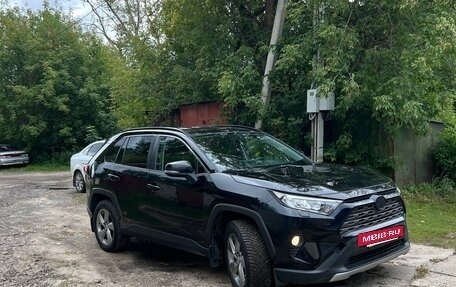 Toyota RAV4, 2020 год, 2 400 000 рублей, 3 фотография