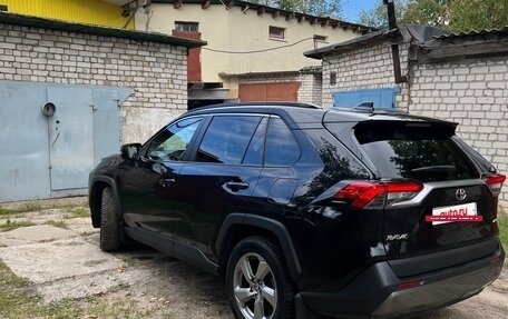Toyota RAV4, 2020 год, 2 400 000 рублей, 7 фотография