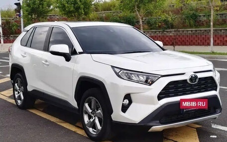 Toyota RAV4, 2022 год, 2 480 000 рублей, 3 фотография