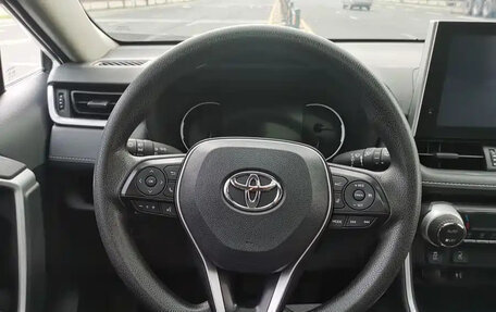Toyota RAV4, 2022 год, 2 480 000 рублей, 9 фотография