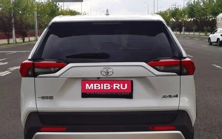Toyota RAV4, 2022 год, 2 480 000 рублей, 6 фотография