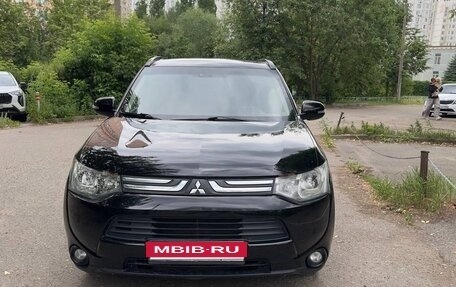 Mitsubishi Outlander III рестайлинг 3, 2013 год, 1 200 000 рублей, 2 фотография