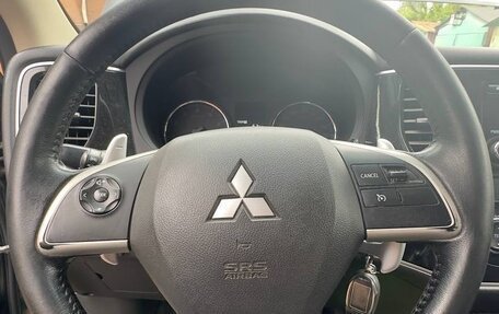 Mitsubishi Outlander III рестайлинг 3, 2013 год, 1 200 000 рублей, 10 фотография