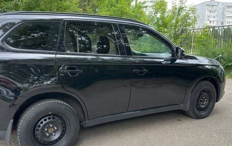Mitsubishi Outlander III рестайлинг 3, 2013 год, 1 200 000 рублей, 4 фотография