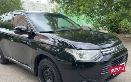 Mitsubishi Outlander III рестайлинг 3, 2013 год, 1 200 000 рублей, 3 фотография