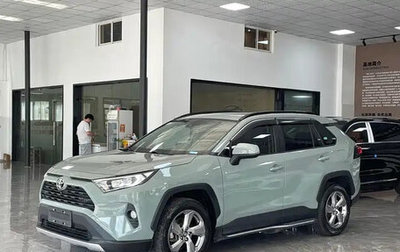 Toyota RAV4, 2021 год, 2 600 000 рублей, 1 фотография