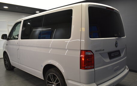 Volkswagen Multivan T6 рестайлинг, 2017 год, 2 900 000 рублей, 4 фотография