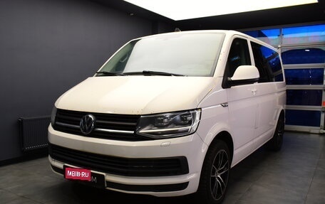 Volkswagen Multivan T6 рестайлинг, 2017 год, 2 900 000 рублей, 2 фотография