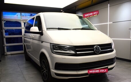 Volkswagen Multivan T6 рестайлинг, 2017 год, 2 900 000 рублей, 3 фотография