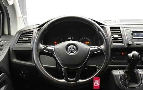 Volkswagen Multivan T6 рестайлинг, 2017 год, 2 900 000 рублей, 12 фотография