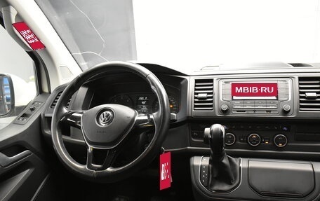 Volkswagen Multivan T6 рестайлинг, 2017 год, 2 900 000 рублей, 11 фотография