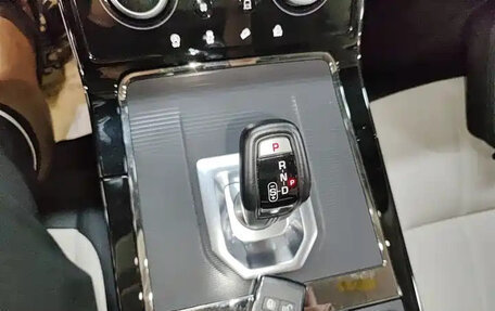 Land Rover Range Rover IV рестайлинг, 2021 год, 8 900 000 рублей, 12 фотография