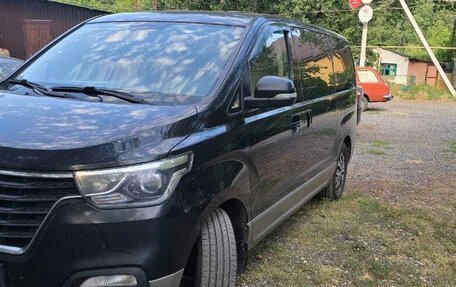 Hyundai H-1 II рестайлинг, 2021 год, 3 200 000 рублей, 2 фотография