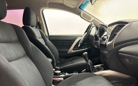 Mitsubishi Pajero Sport III рестайлинг, 2018 год, 2 999 000 рублей, 12 фотография
