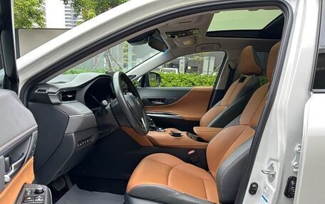 Toyota Venza, 2022 год, 3 550 000 рублей, 10 фотография