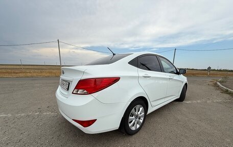 Hyundai Solaris II рестайлинг, 2015 год, 1 100 000 рублей, 2 фотография