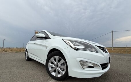 Hyundai Solaris II рестайлинг, 2015 год, 1 100 000 рублей, 4 фотография