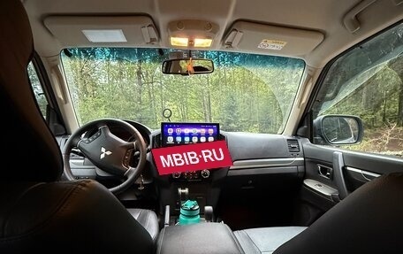 Mitsubishi Pajero IV, 2018 год, 3 700 000 рублей, 8 фотография