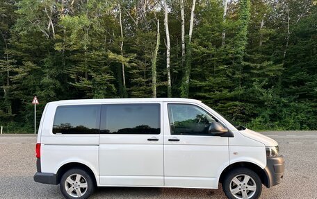Volkswagen Caravelle T5, 2012 год, 2 650 000 рублей, 3 фотография