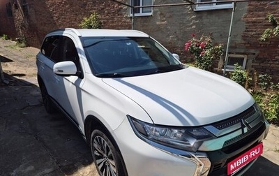 Mitsubishi Outlander III рестайлинг 3, 2018 год, 1 800 000 рублей, 1 фотография