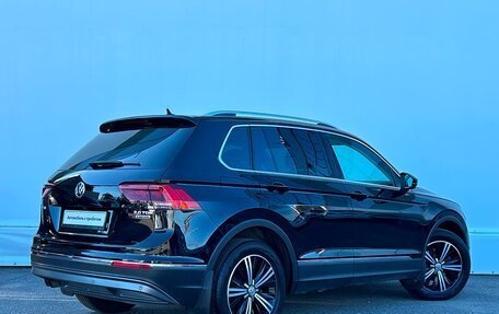 Volkswagen Tiguan II, 2017 год, 2 846 400 рублей, 2 фотография