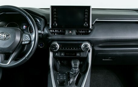 Toyota RAV4, 2019 год, 3 100 000 рублей, 12 фотография