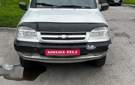 Chevrolet Niva I рестайлинг, 2004 год, 400 000 рублей, 1 фотография