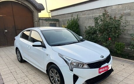 KIA Rio IV, 2021 год, 1 090 000 рублей, 3 фотография