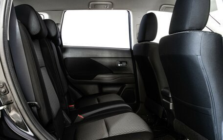 Mitsubishi Outlander III рестайлинг 3, 2013 год, 1 099 000 рублей, 17 фотография