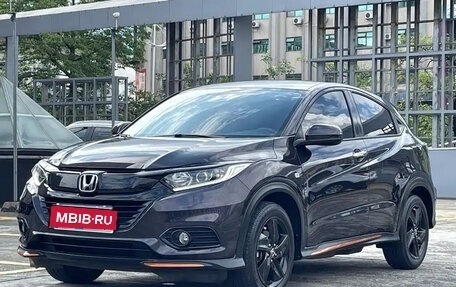 Honda Vezel, 2021 год, 1 585 000 рублей, 1 фотография